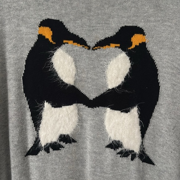 Lane Bryant Pullover Sweater. Penguins 18/20 - Picture 2 of 6